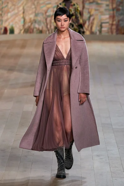 Look 60